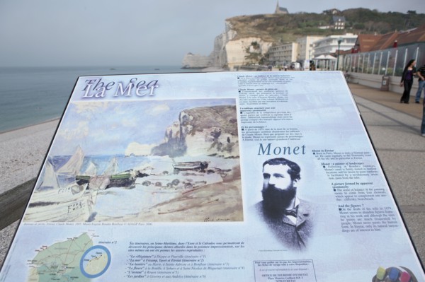 France, Haute Normandie, seine maritime, pays des hautes falaises, etretat, plage, galets, falaise d'amont, barques, caiques, bateaux, canots, itineraire impressionniste, claude monet,