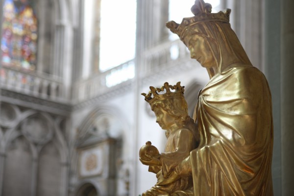 France, Basse Normandie, calvados, bessin, bayeux, cathedrale, decor, vierge a l'enfant, nef,