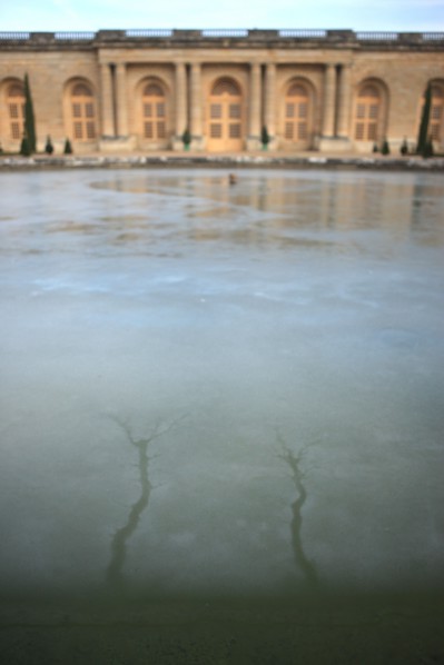 France, Ile de France, Yvelines, Versailles, chateau de Versailles, parc du chateau, jardin, hiver, froid, bassin de l'orangerie, eau gelee, givre, glace,