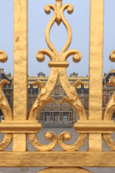 France, Ile de France, Yvelines, Versailles, chateau de Versailles, cour royale, pavillon, grille,