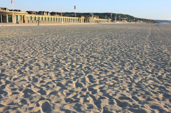 France, Basse Normandie, Calvados, cote fleurie, Deauville, plage, les planches, cabines de bains, rambardes peintes, acteurs de cinema americain,