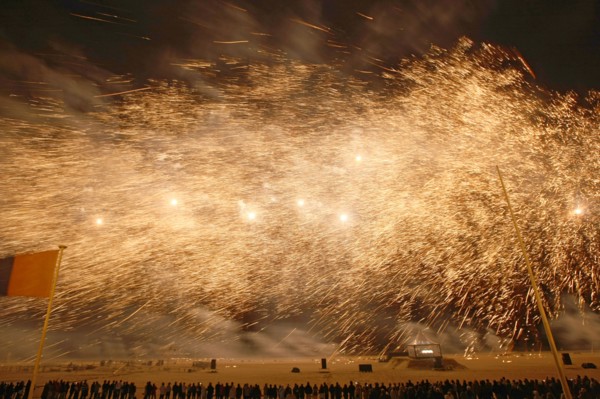France, Basse Normandie, Calvados, Deauville, opera de feu, 19 juin 2010, creation de Groupe F et pascal dusapin, compositeur sur la plage de Deauville, feu d'artifice,