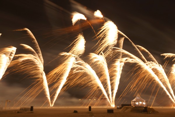 France, Basse Normandie, Calvados, Deauville, opera de feu, 19 juin 2010, creation de Groupe F et pascal dusapin, compositeur sur la plage de Deauville, feu d'artifice,