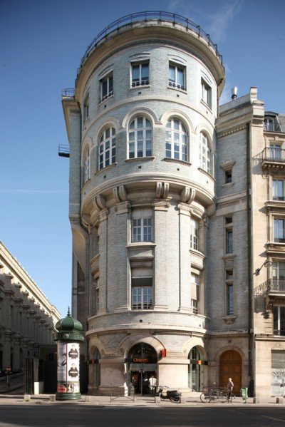 France, Ile de France, paris 2e arrondissement, 50 rue du louvre, batiment haut, tour, orange,