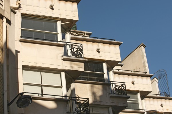 France, Ile de France, paris, 2e arrondissement, 24 rue feydeau, immeuble en zig zag, balcons,