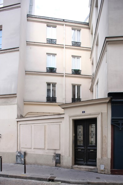 France, Added courtyard