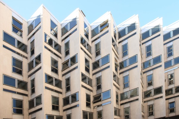 France, Ile de France, paris, 8e arrondissement, rue bayard, batiment a la facade en zig zag,