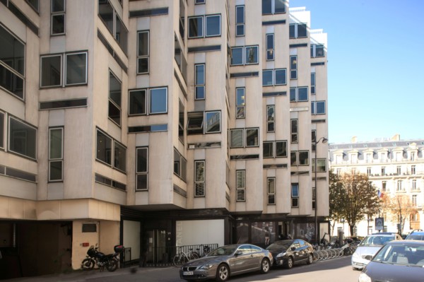 France, Ile de France, paris, 8e arrondissement, rue bayard, batiment a la facade en zig zag,