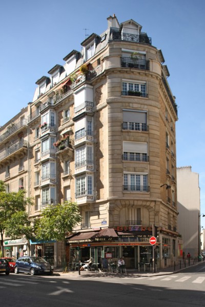 France, Ile de France, paris 15e arrondissement, 12 avenue felix faure, angle avec la rue de javel, batiment d'angle, bow windows,