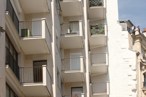 France, Ile de France, paris 15e arrondissement, 118 rue de l'abbe groult, immeuble avec facade en zigzag,