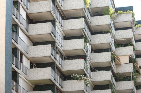France, Ile de France, paris 15e arrondissement, 129 rue de l'abbe groult, immeuble avec facade en zigzag,
