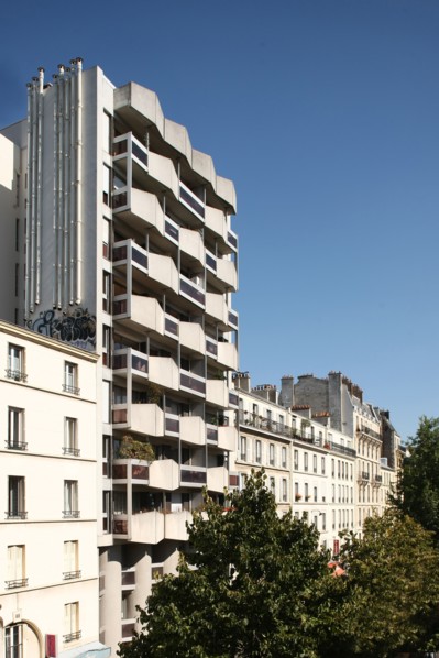 France, Ile de France, paris 15e arrondissement, boulevard garibaldi, haut immeuble, silhouette, vue depuis le quai du metro,