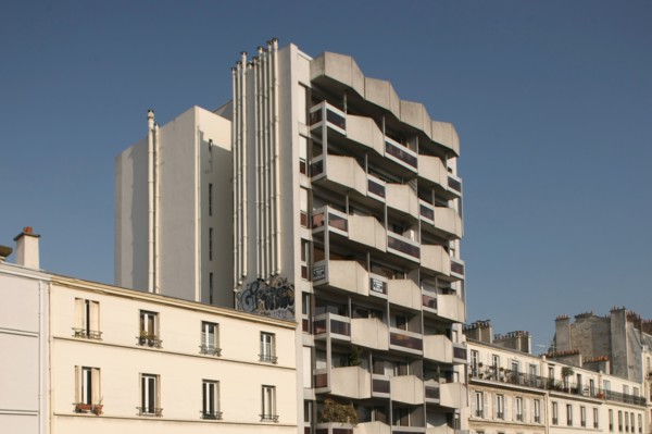 France, Ile de France, paris, 15e arrondissement, 15-17 boulevard garibaldi, immeuble haut, vue depuis le quai du metro,