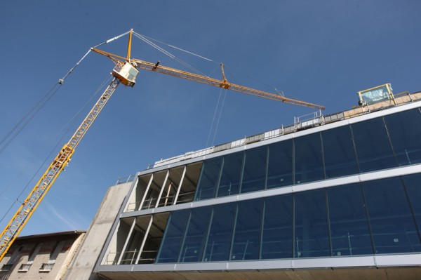 France, Ile de France, paris 15e arrondissement, rue vigee lebrun, batiment en construction, grue,