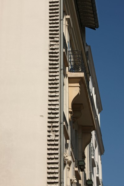France, Toothing bricks