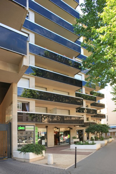 France, Ile de France, paris 16e arrondissement, 61 rue d'auteuil, immeuble, facade en zigzag, balcons,