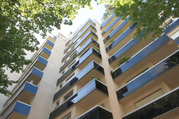 France, Ile de France, paris 16e arrondissement, 61 rue d'auteuil, immeuble, facade en zigzag, balcons,