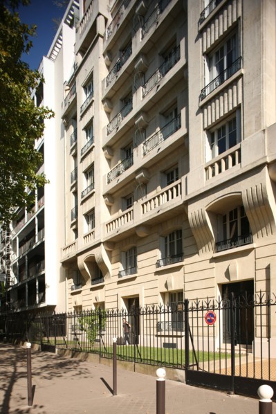 France, Garden on street