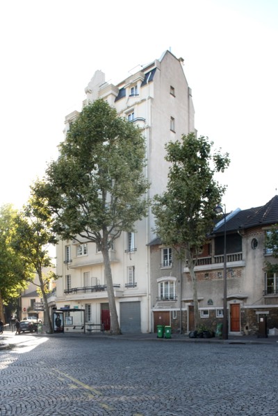 France, Ile de France, paris 19e arrondissement, place rhin et danube, hauts batiments et petits,