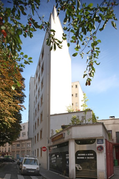 France, Ile de France, paris 20e arrondissement, rue des prairies, angle avec la place emile landrin, batiment d'angle,