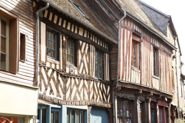 France, Haute Normandie, eure, bernay, rue gaston folloppe, rue dediee aux antiquites, boutiques d'antiquaires,