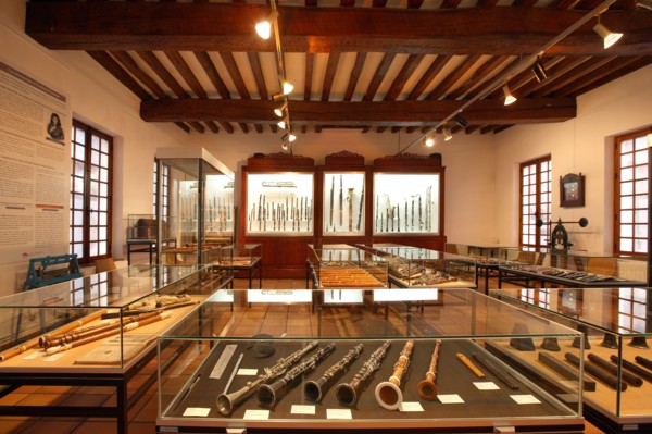 France, Haute Normandie, eure, la couture boussey, musee des instruments a vent, musique,