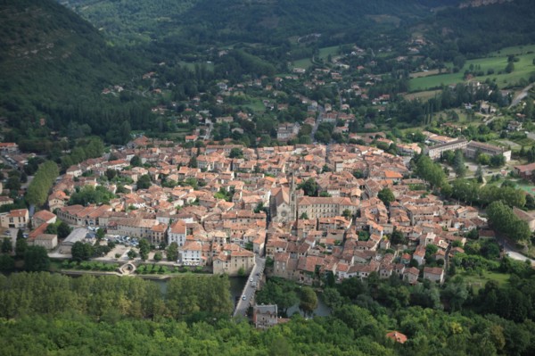 france, region midi pyrenees, tarn et garonne, 82, gorges de l'aveyron, saint antonin noble val, moyen age, vieilles pierres, patrimoine, histoire, panorama, toits, tuiles,