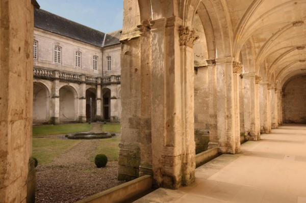 France, Haute Normandie, eure, le bec hellouin, abbaye du bec, cloitre,