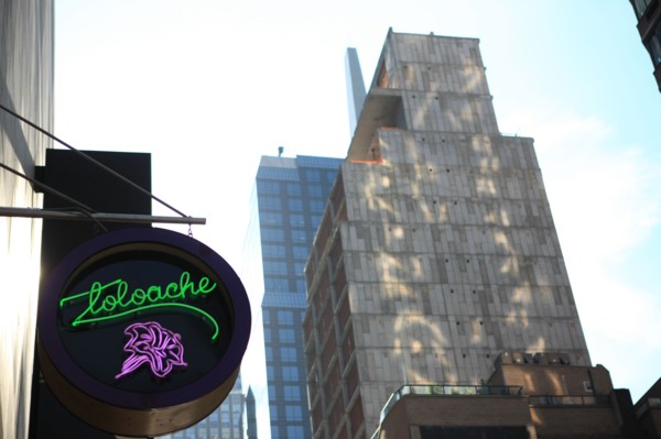 usa, etat de New York, New York City, Manhattan, Broadway, vers Rockfeller Center, buildings, rue,
