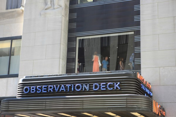 usa, etat de New York, New York City, Manhattan, Broadway, vers Rockfeller Center, buildings, rue,