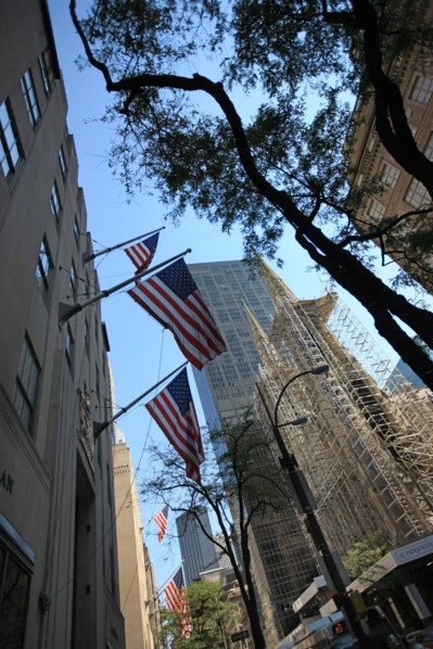 usa, etat de New York, New York City, Manhattan, Broadway, vers Rockfeller Center, buildings, rue,