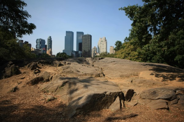 usa, etat de New York, New York City, Manhattan, Broadway, Central Park, jardin, building, promeneurs, rocher,