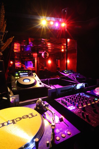 France, ile de france, paris 1er arrondissement, 12 rue sainte anne, nano club, electro, bar, dance, 
Date : 2011-2012