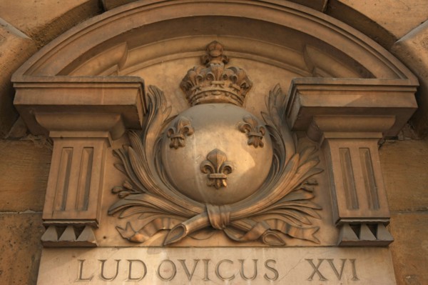 france, region ile de france, paris 1er arrondissement, rue saint honore no111, angle de la rue de l'arbre sec, fontaine de la croix du trahoir, Ludovicus XVI
Date : 2011-2012