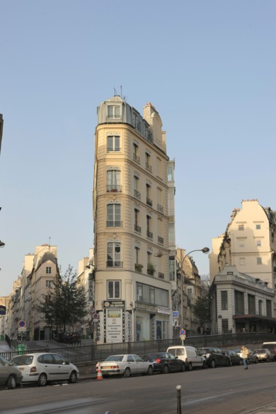 France, ile de france, paris, 2e arrondissement, boulevard de bonne nouvelle, rue de clery, rue de la lune, batiment d'angle, 
Date : 2011-2012