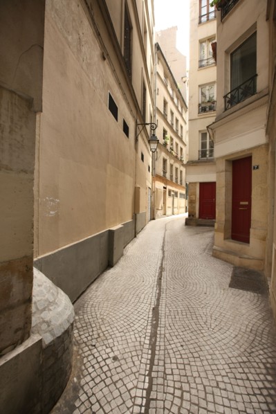 France, ile de france, paris 2e arrondissement, etienne marcel, passage de la trinite, paves, 
Date : 2011-2012
