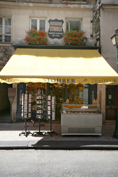 France, ile de france, paris, 2e arrondissement, les halles, 51 rue montorgueil, patisserie stohrer, specialite de baba au rhum, 
Date : 2011-2012
