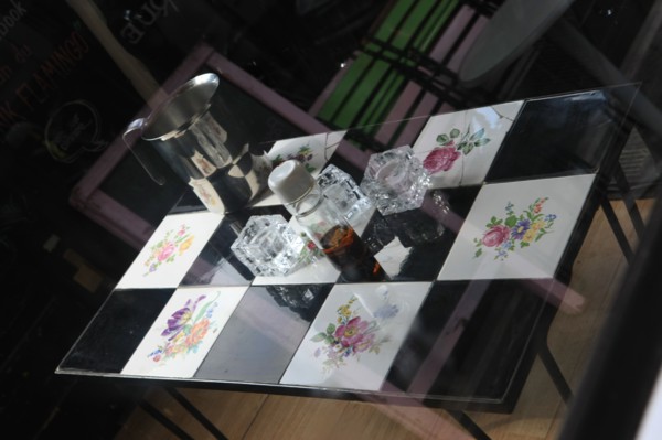 France, ile de france, paris, 3e arrondissement, marais, 105 rue vieille du temple, pizzeria pink flamingo, bio, bus volkswagen, 
Date : 2011-2012