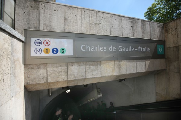 France, ile de france, paris 8e arrondissement, avenue des champs elysees, station de metro charles de gaulle etoile, ratp, 
Date : 2011-2012