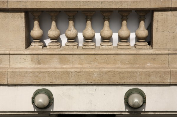 France, ile de france, paris 3e arrondissement, place de la republique, detail de la staion de metro republique, balustrade, 
Date : 2011-2012