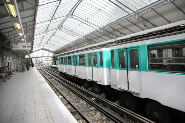 France, ile de france, paris, 15e arrondissement, station de metro dupleix, ligne 6, ratp, 
Date : 2011-2012