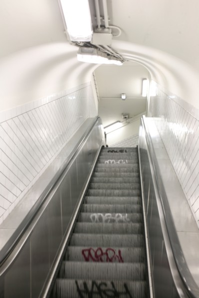 France, ile de france, paris, 18e arrondissement, metro ligne 4, porte de clignanourt, 
Date : 2011-2012