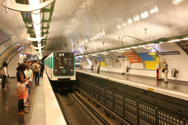 France, ile de france, paris, 18e arrondissement, metro ligne 4, porte de clignanourt, 
Date : 2011-2012