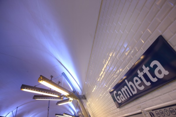 France, ile de france, paris 20e arrondissement, station de metro gambetta, ratp, quais, 
Date : 2011-2012