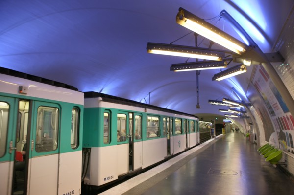 France, ile de france, paris 20e arrondissement, station de metro gambetta, ratp, quais, 
Date : 2011-2012