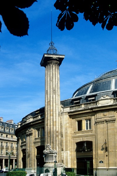 France, ile de france, paris 1er arrondissement, les halles, bourse du commerce, place de viarmes, colonne medicis, 
Date : 2011-2012