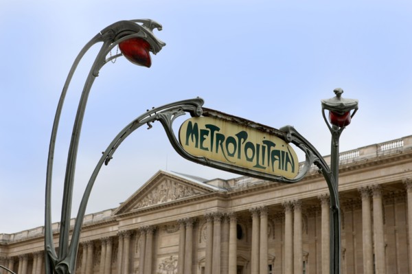 France, ile de france, paris 8e arrondissement, rue de rivoli, station de metro louvre rivoli, musee du louvre, 
Date : 2011-2012