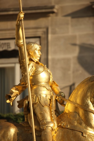France, ile de france, paris 1er arrondissement, place des pyramides, statue de jeanne d'arc, sculpteur emmanuel fremiet, 
Date : 2011-2012