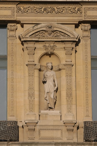 France, ile de france, paris 1er arrondissement, louvre, rue de rivoli, ancien palais des tuileries, pavillon de marsan, musee des arts decoratifs, detail, sculpture, 
Date : 2011-2012