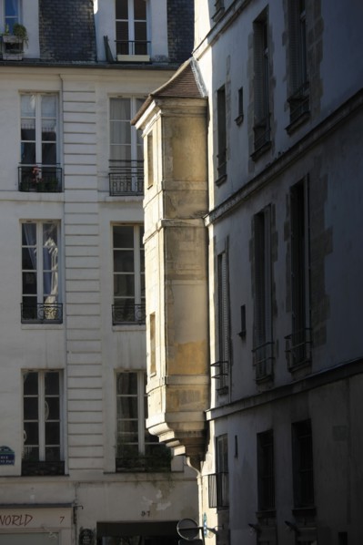 France, ile de france, paris 4e arrondissement, le marais, tourelle d'angle de la rue saint paul et rue des lions saint paul, 
Date : 2011-2012